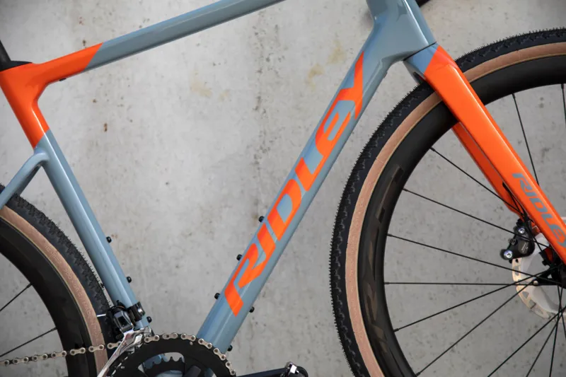 2023 Ridley Grifn 105 Carbon Road Bike Grey/Orange