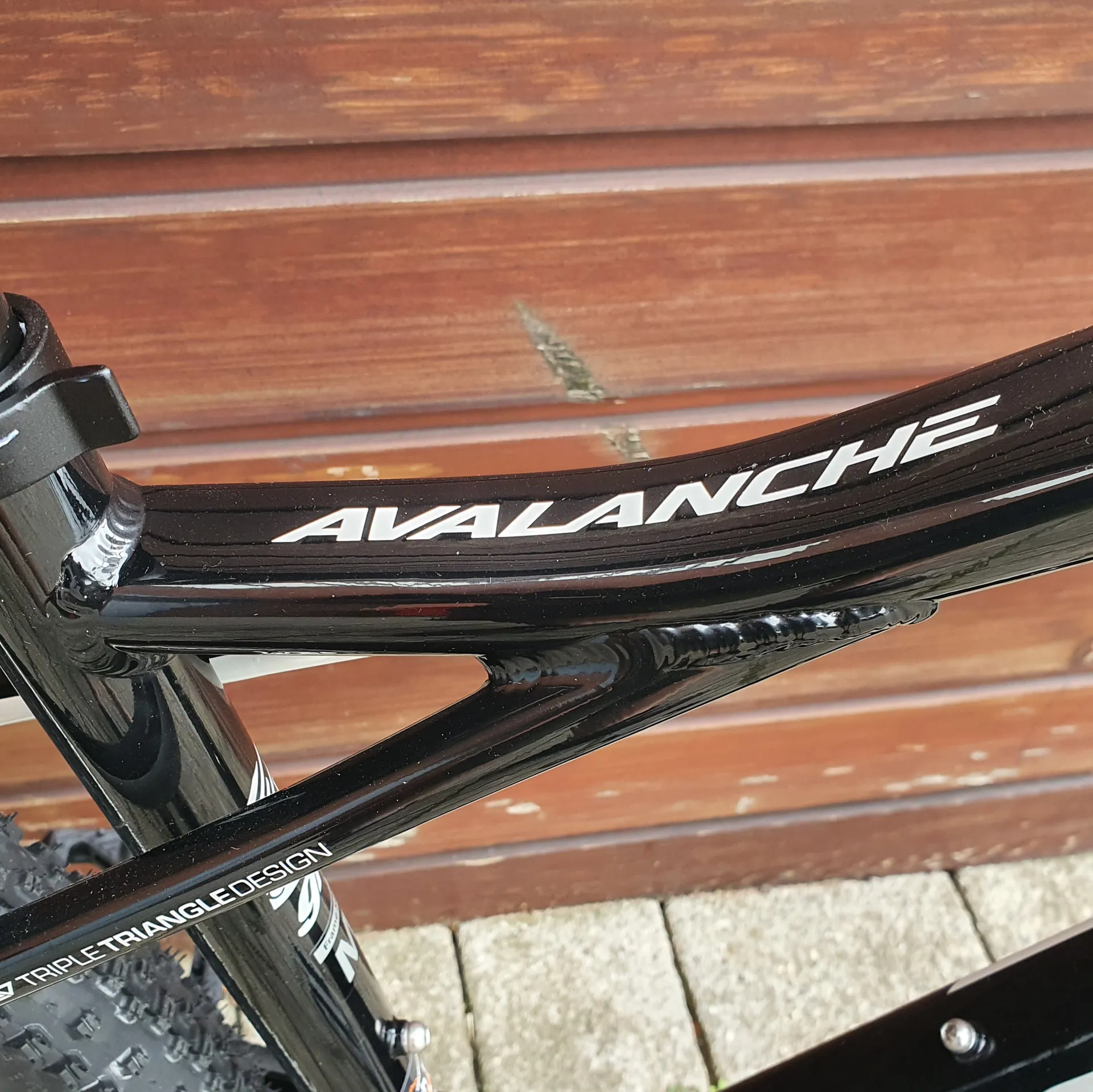 2021 GT Avalanche Comp Mountain Bike in Black