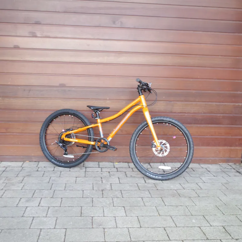 Merida Matts J.24+ Kids Bike in Silk Orange/Steel 