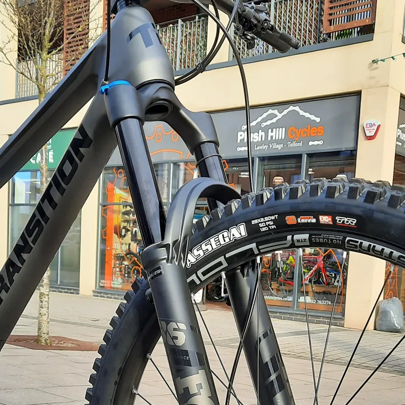 2022 Transition Sentinel Carbon XT Mountain Bike in Grey-2