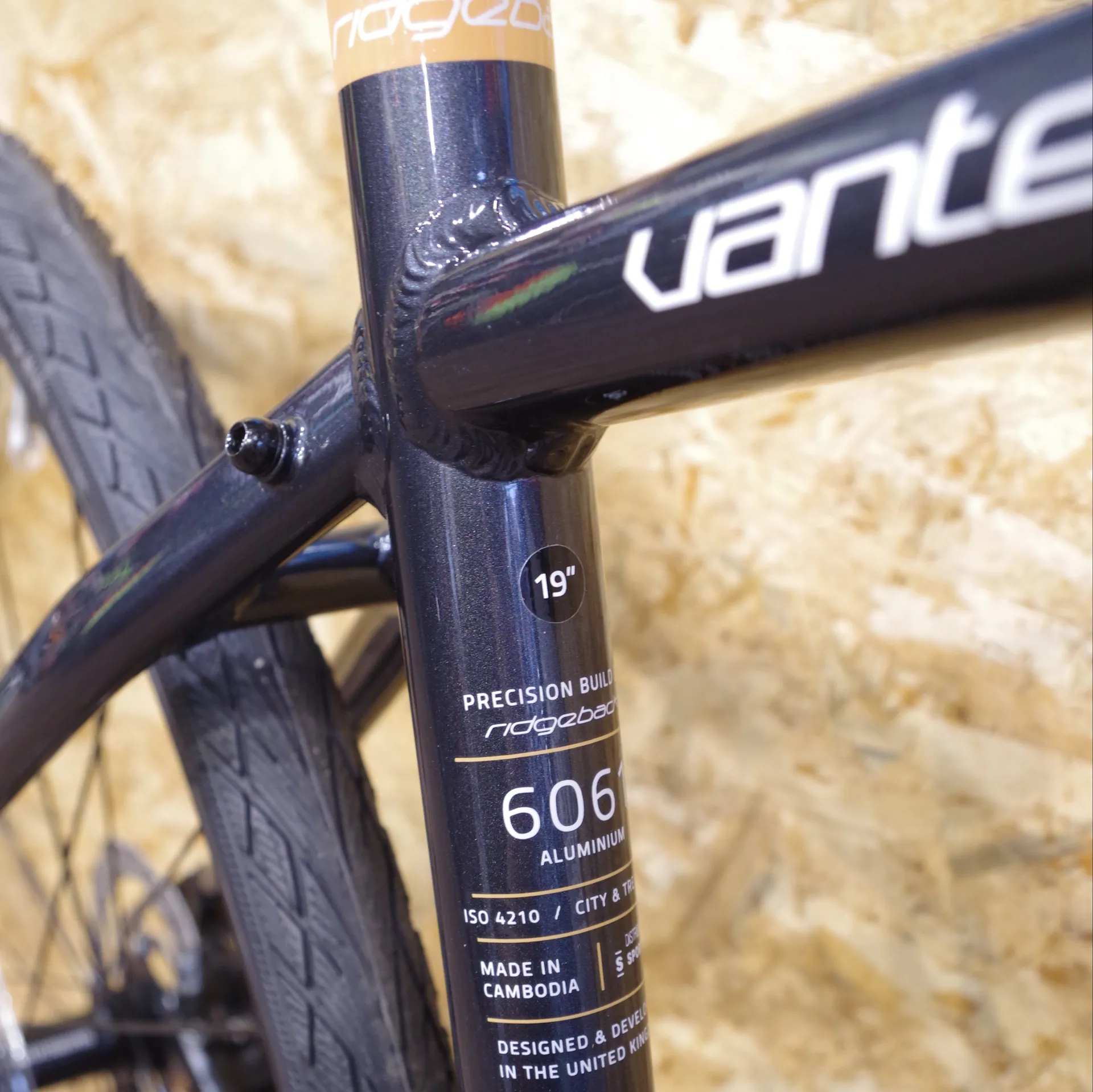 2018 Ridgeback Vanteo Mens Hybrid Bike