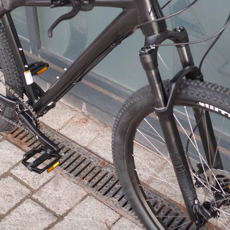 2019 GT Bikes Avalanche Expert Black Mountain Bike