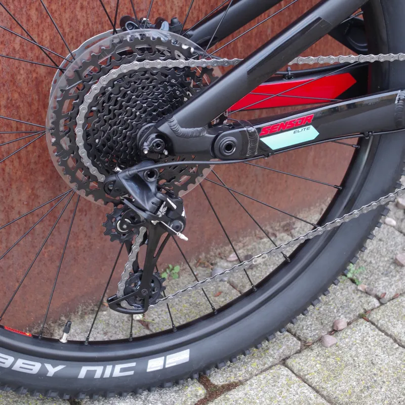 GT Bikes Sensor Carbon Elite Raw full suspension mtb 29er-9