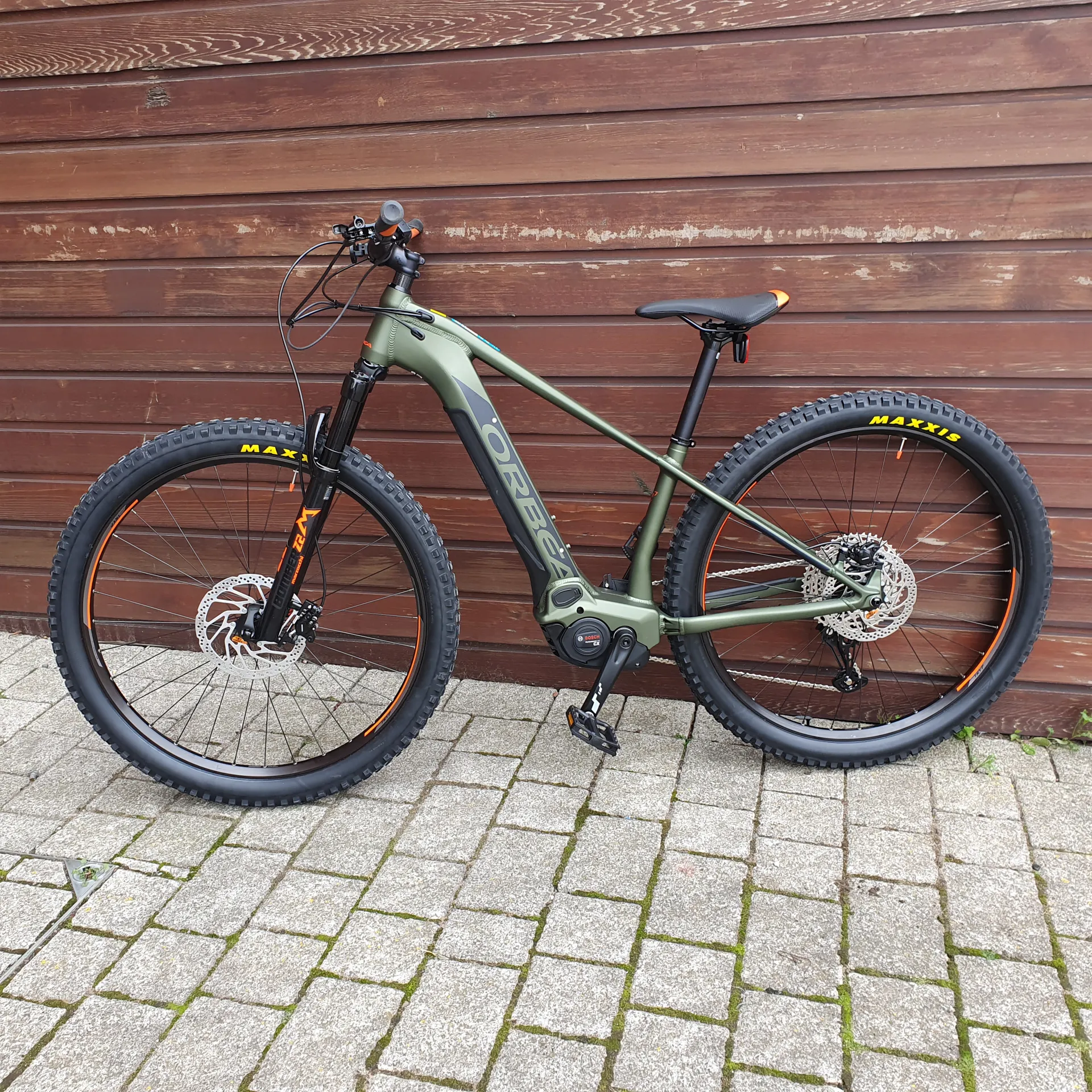 2021 Orbea Wild 30 29er Hardtail MTB in Green-Black Medium