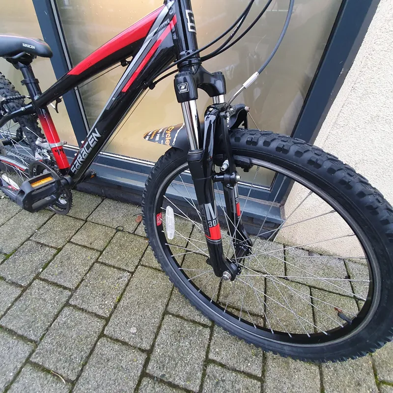 Pre Loved Saracen TUFFTRAX JNR Childrens Bike in Black-2