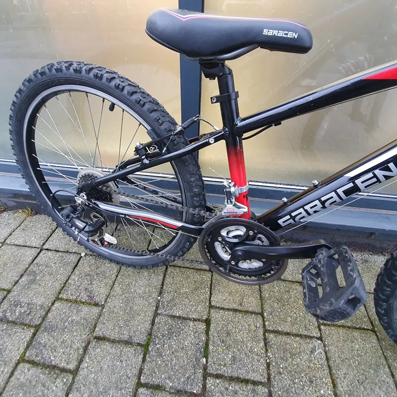 Pre Loved Saracen TUFFTRAX JNR Childrens Bike in Black-3
