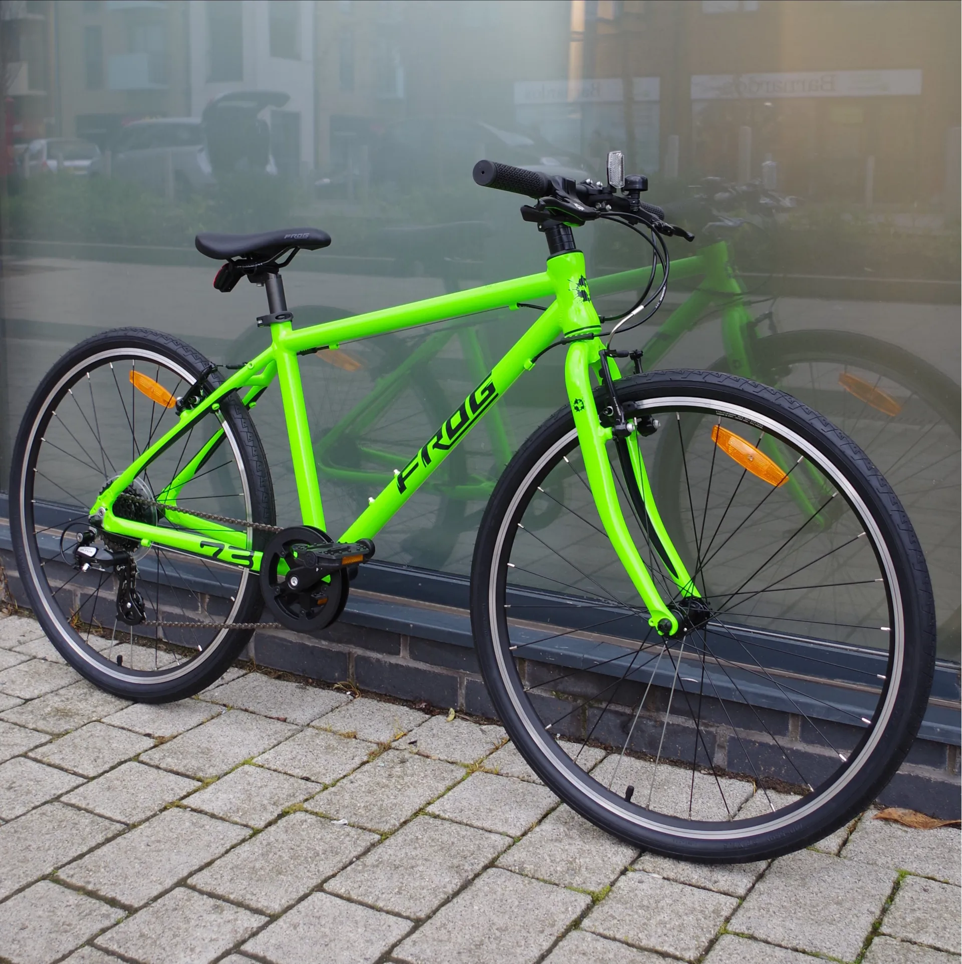 Frog Childrens Lightweight Hybrid 73cm Neon Green 26 inch wheels