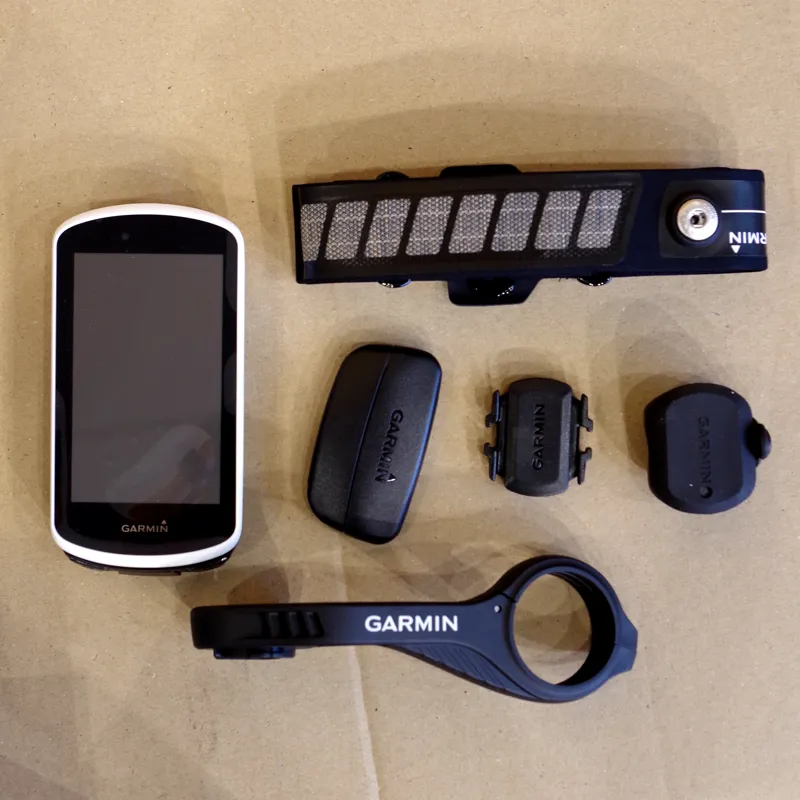 Garmin Edge 1030 GPS Cycling Computer Performance Bundle-4