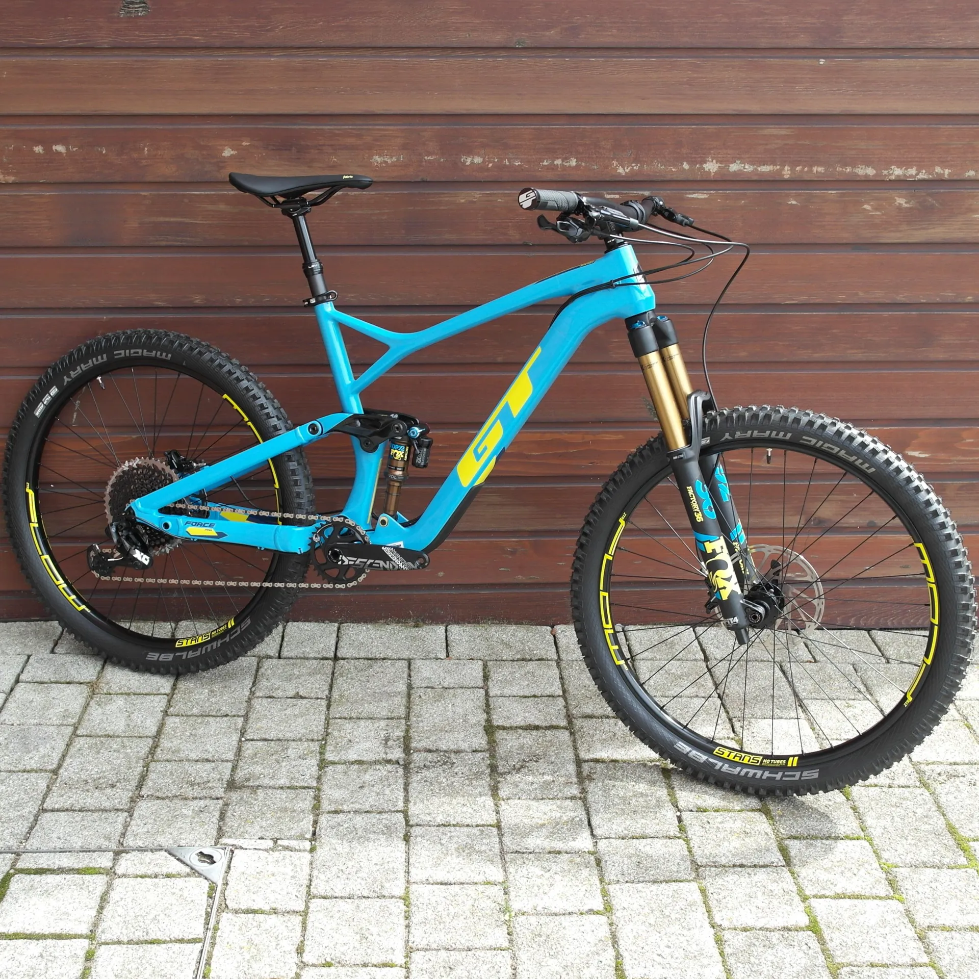 GT Bikes Force Carbon Pro Cyan Full Suspension mtb