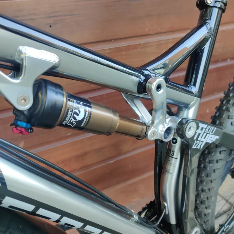 Pre Loved Saracen Kili Flyer Full Suspension Carbon MTB Black Silver 19inch Large -1