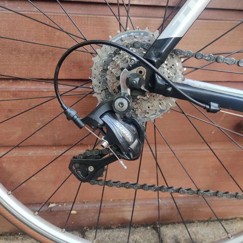 Preloved Trek Alpha 2.3 Aluminium Road Bike 54cm Black Silver-5