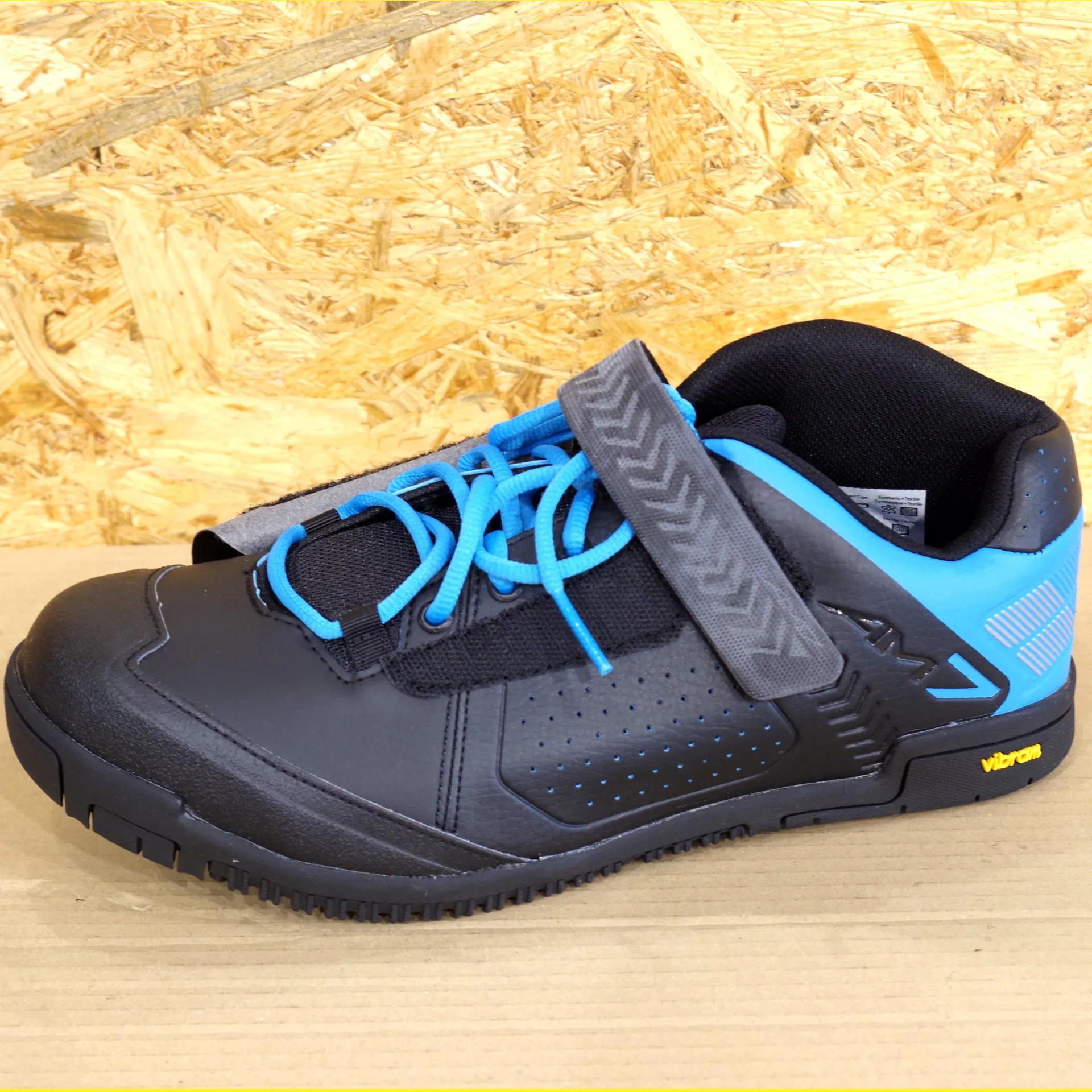 Shimano AM700 MTB Size 43 Shoe - Main Image