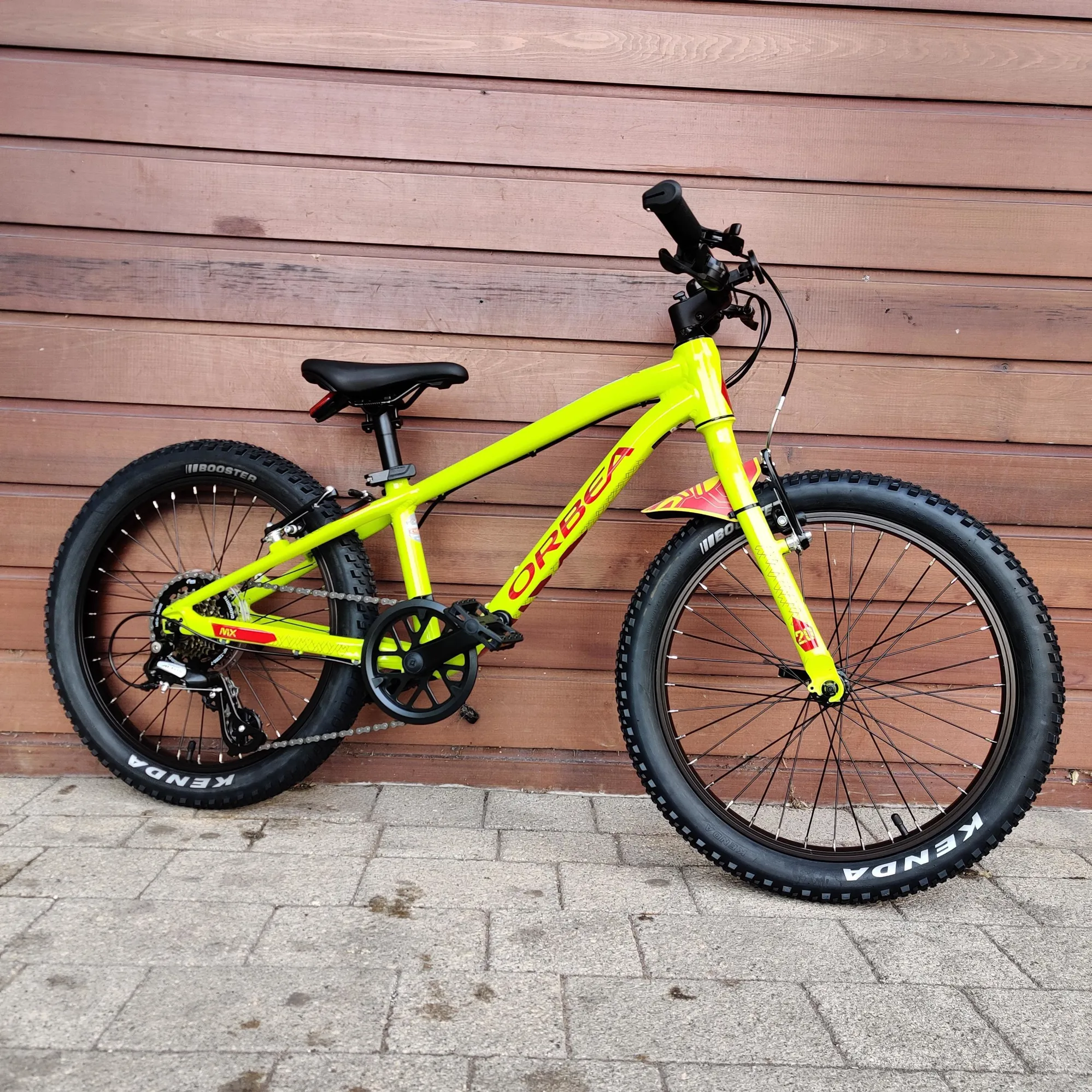 2021 Orbea MX20 Dirt Childrens Mountain Bike in Lime Red
