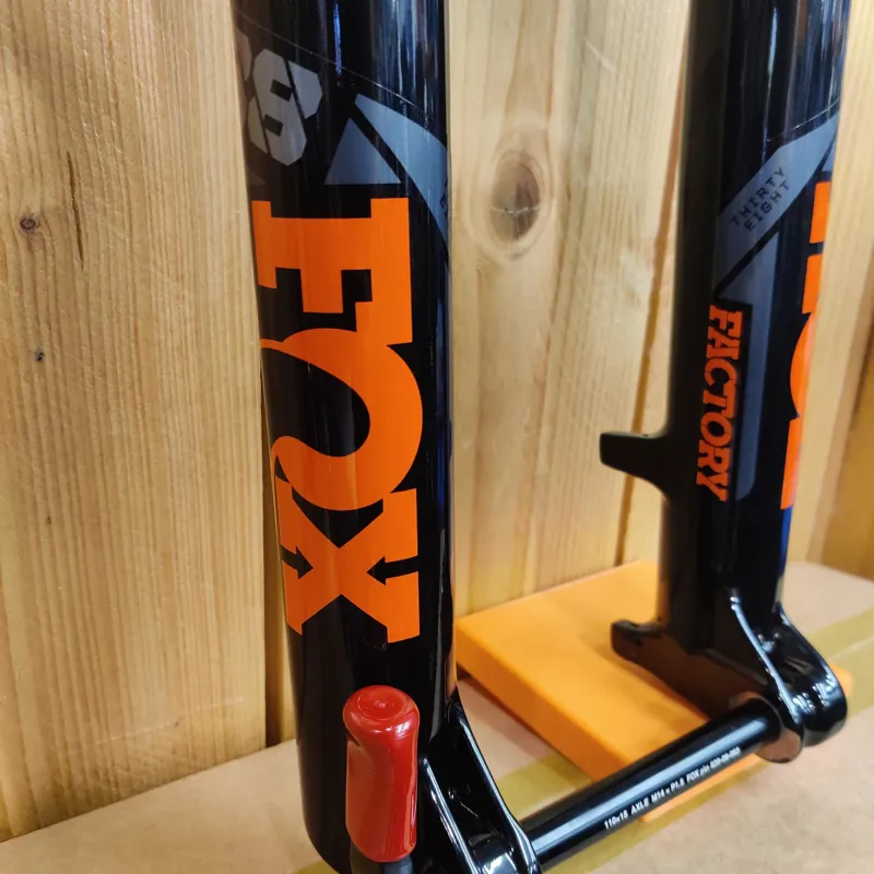 Fox 38 Float Factory GRIP2 Tapered Fork in Black-2