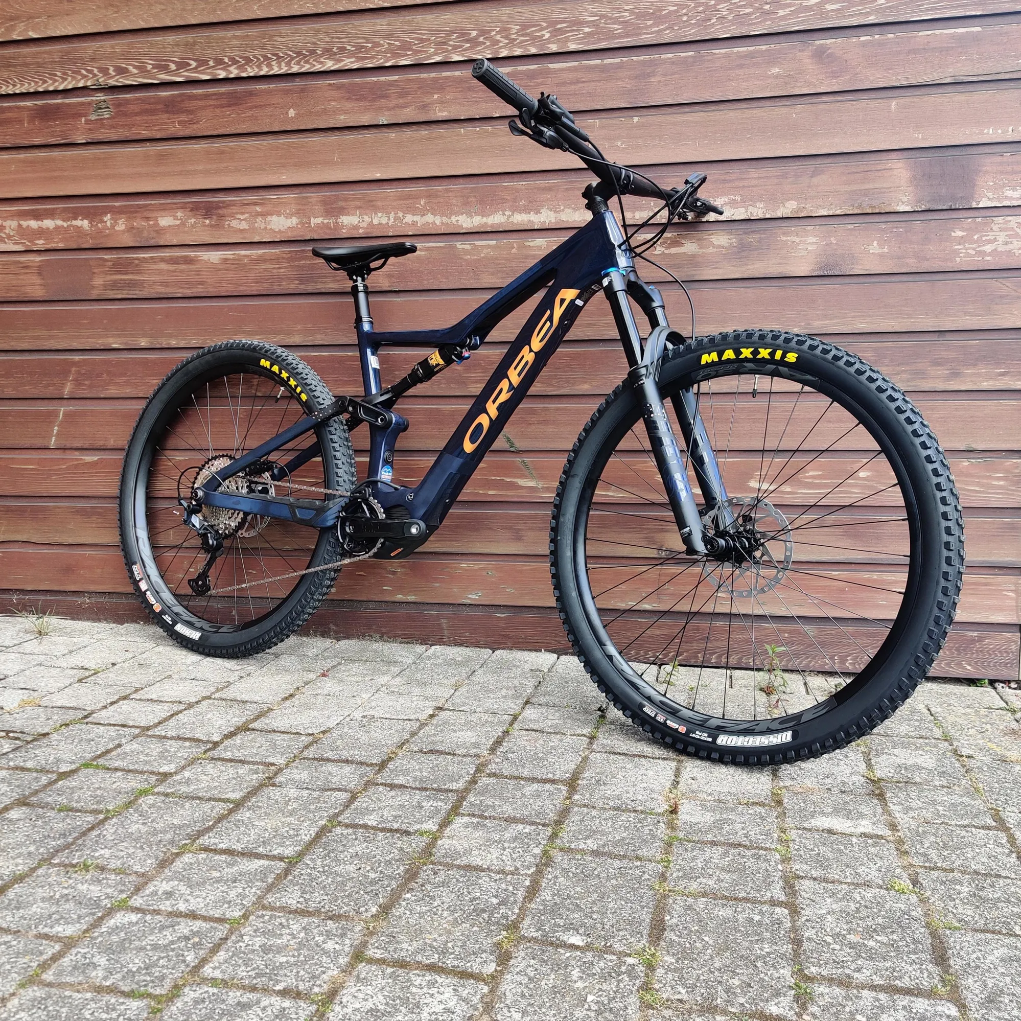 Orbea Rise M20 29er 2022 Carbon Electric Full Sus MTB Blue Gold