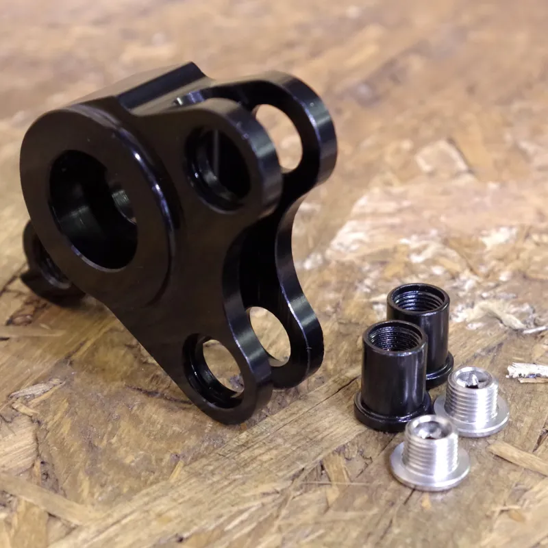 Transition Covert, Bandit, Transam RH Mech Hanger 12x142 thru-3