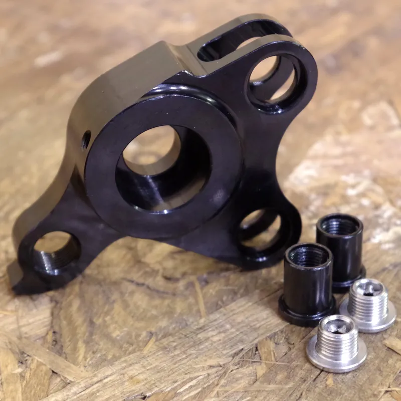 Transition Covert, Bandit, Transam RH Mech Hanger 12x142 thru