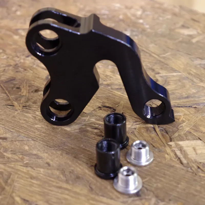 Transition Covert, Bandit, Transam Right Hand Mech Hang 10x135qr-2